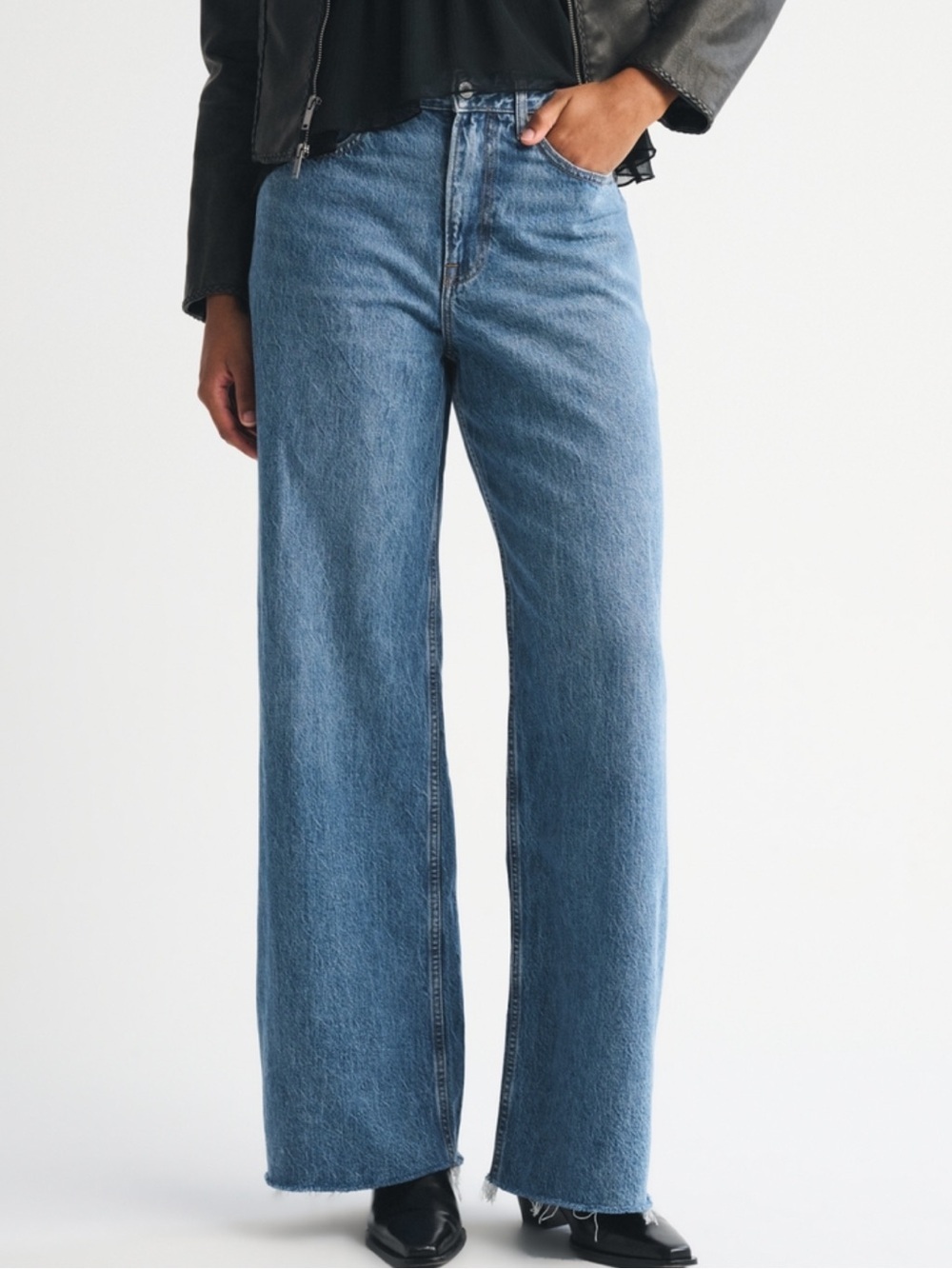 Abercrombie & Fitch Curve Love High Rise Wide Leg Jean